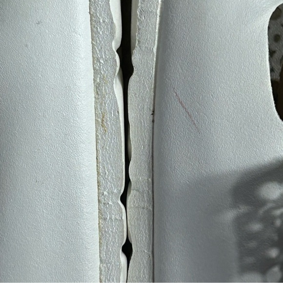 Bio-Gold Women's White Die-Cut Dual Buckle Strap Sandals Size 9.5 - Picture 6 of 8